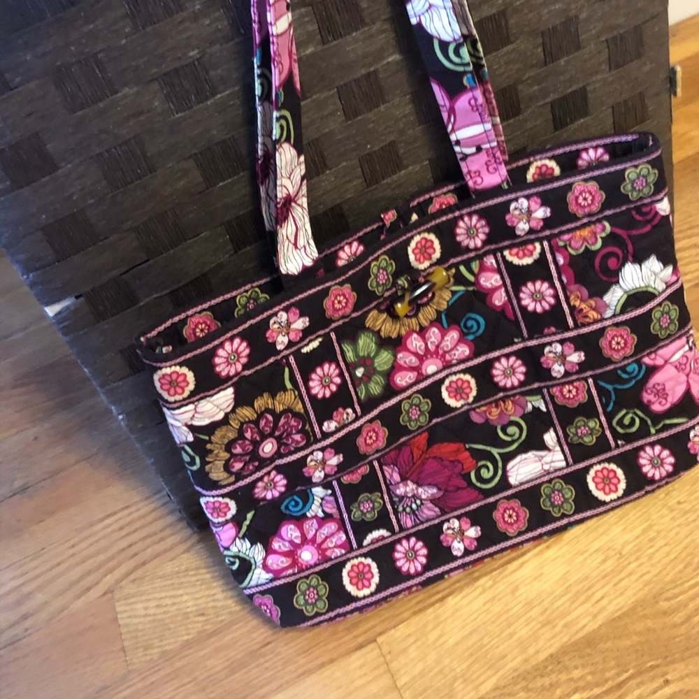 Cute women’s flower print Vera Bradley purse